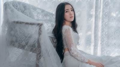 女司机实习期酒驾上高速 被记12分下跪哭求民警